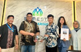 PT Arisha Sinar Berlian (Ashasi) dipercaya perusahaan BUMN yaitu Perumnas untuk mengerjakan SLF apartemen Jakabaring, Kota Palembang, Sumatera Selatan. Kegiatan seremoni dihadiri oleh kepala Perumnas Jakabaring dan direksi Ashasi beserta tim.